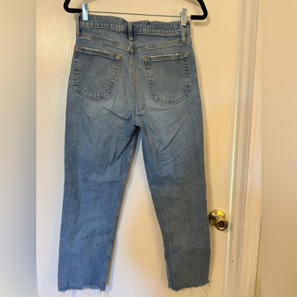 Gap cheeky straight high rise jeans with front seams and raw hems. Size 28/6 R - Picture 2 of 6